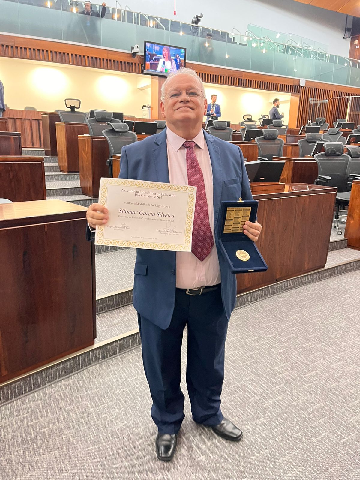 Presidente da Uvergs, Silomar Garcia, recebe Medalha de Mérito Farroupilha